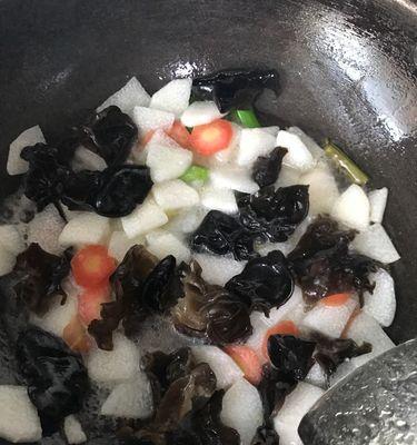 香芹木耳淮山的做法是什么？如何做出美味的香芹木耳淮山？