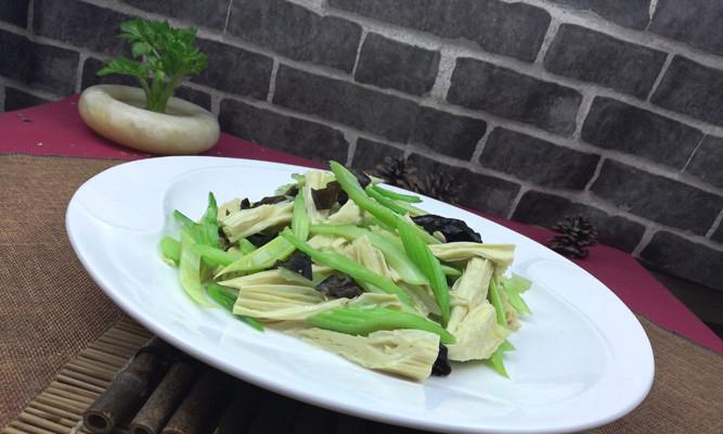 香芹木耳炒腐竹怎么做？步骤和技巧是什么？