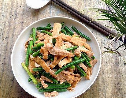 香芹豆干炒肉丝怎么做？步骤和技巧有哪些？