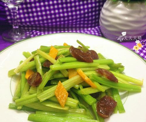 香芹炒香肠怎么做？步骤和技巧有哪些？