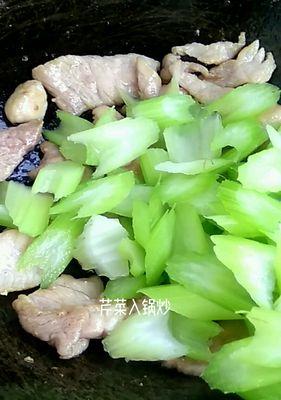香芹炒肉片怎么做？步骤和技巧有哪些？