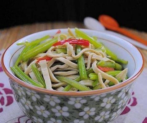 香芹炒千张怎么做？步骤和技巧有哪些？