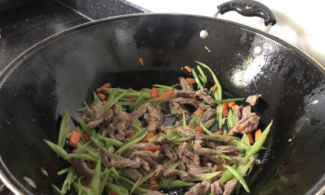 香芹炒牛肉怎么做？步骤和技巧有哪些？