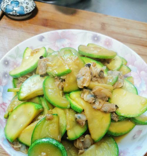 香芹炒蛤蜊怎么做？步骤和技巧有哪些？
