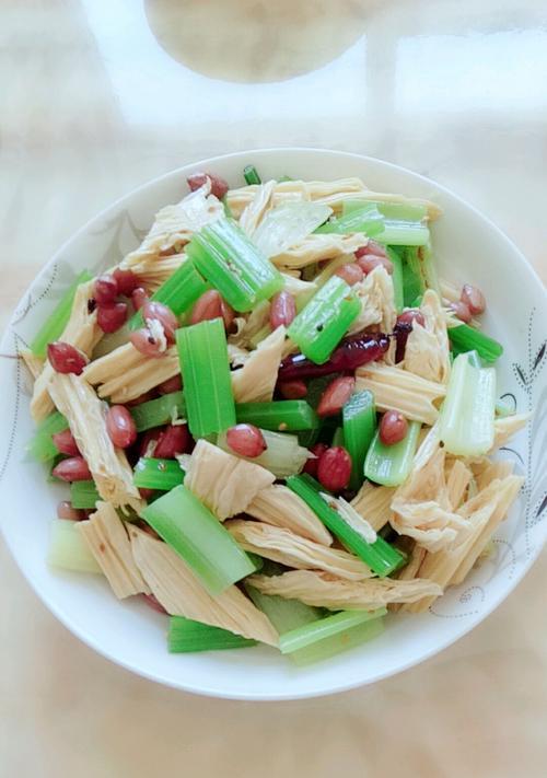 香芹炒腐竹怎么做？步骤和技巧有哪些？