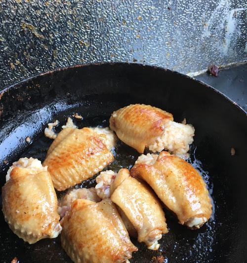 香喷喷鸡翅包饭的做法是什么？步骤和材料有哪些？