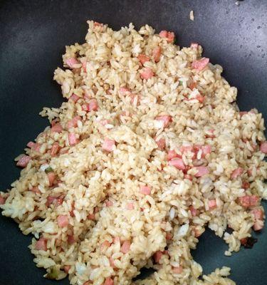 香喷喷的蛋炒饭怎么做？有哪些简单步骤？