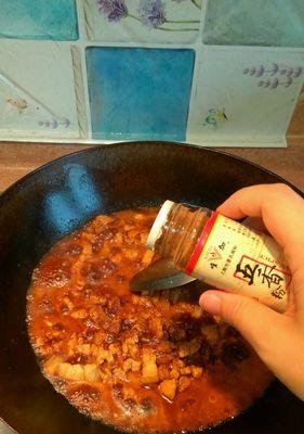 香喷卤肉饭的做法是什么？如何在家轻松制作？