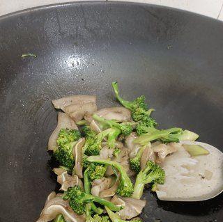 香菜炒菜花怎么做才好吃？步骤和技巧是什么？