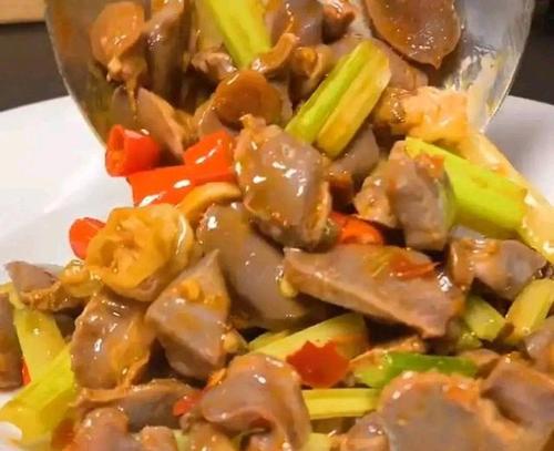 香菜拌鸭珍怎么做？有哪些步骤和技巧？
