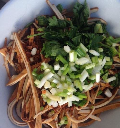 香菜拌豆腐皮怎么做？步骤是什么？