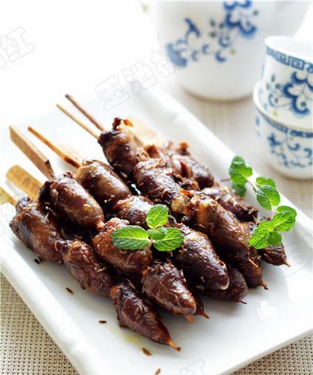 香煸孜然鸡心的做法是什么？如何在家轻松制作？