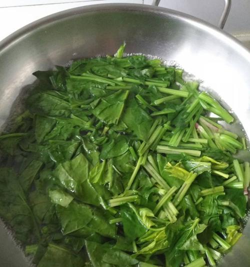香拌核桃菠菜塔的做法是什么？步骤详细吗？