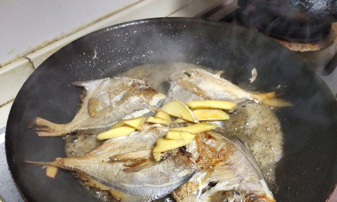 相煎白鲳鱼的做法是什么？如何做出鲜嫩多汁的白鲳鱼？