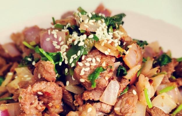 乡芹炒羊肉怎么做？有哪些步骤和技巧？