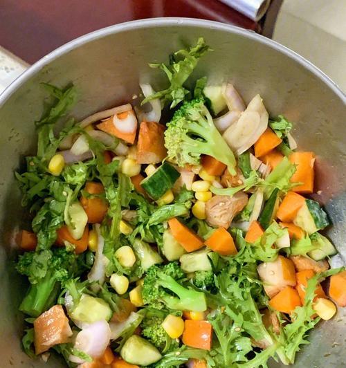 乡村鸡肉沙拉怎么做？有哪些步骤和技巧？