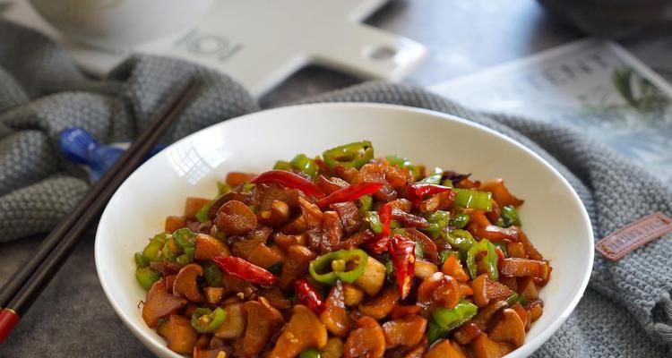 线椒炒肉片的做法是什么？如何炒出鲜嫩多汁的肉片？
