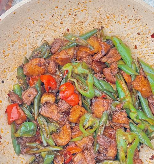 线椒炒肉片的做法是什么？如何炒出鲜嫩多汁的肉片？