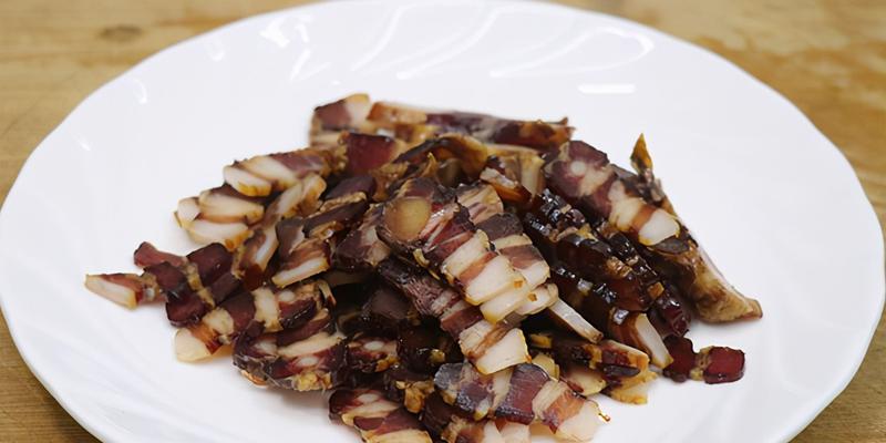 线椒炒腊肉的做法是什么？如何炒出美味的线椒炒腊肉？