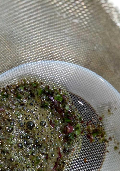 苋菜鸡蛋汤面怎么做？神奇面粉的制作方法是什么？
