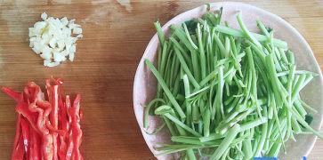 苋菜梗拌鸡丝的做法是什么？如何快速制作美味苋菜梗拌鸡丝？