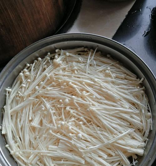 蚬子粉丝金针菇香辣版怎么做？详细步骤和技巧是什么？