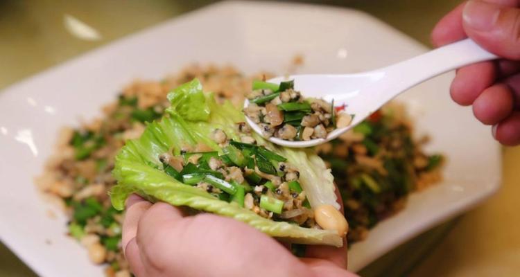 如何制作蚬肉生菜包简易版？有哪些步骤和技巧？