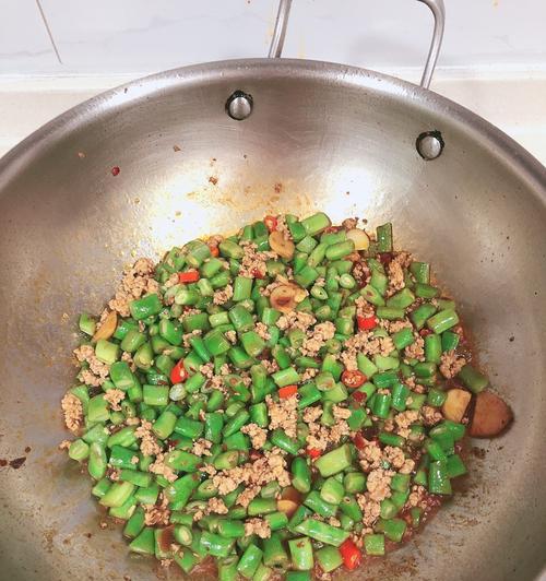 蚬肉炒豆角怎么做？步骤和技巧有哪些？