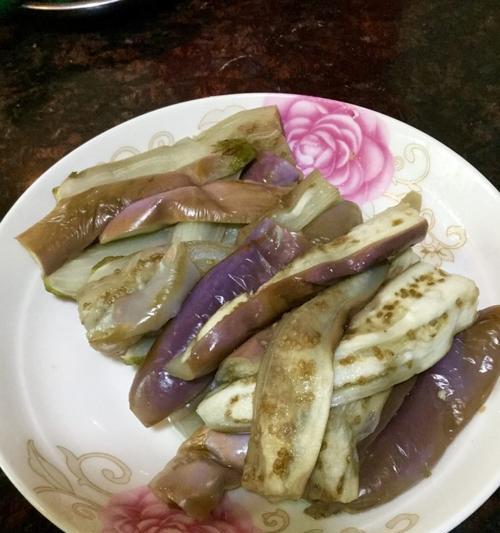 咸鱼蒸茄子怎么做？步骤和技巧有哪些？