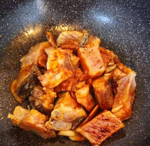 咸鱼烧肉怎么做？步骤详解和常见问题解答？