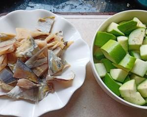咸鱼烧茄子怎么做？步骤和技巧有哪些？