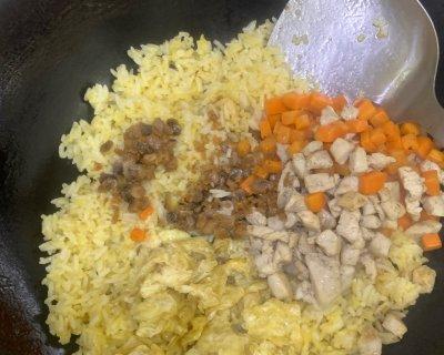 咸鱼鸡粒炒饭怎么做？步骤和技巧有哪些？