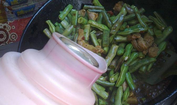 咸鱼炒豆角怎么做？步骤和技巧有哪些？