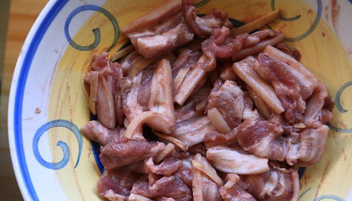咸鱿蒸腩肉怎么做？步骤和技巧有哪些？