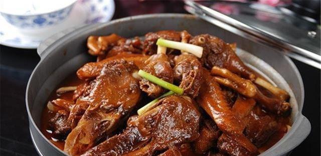 咸鸭烧芹菜怎么做？步骤和技巧有哪些？