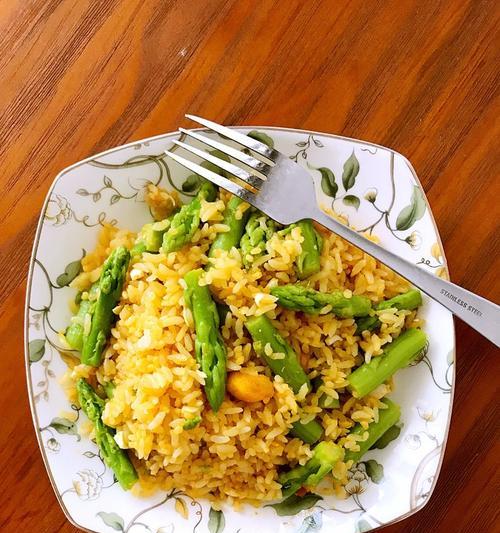 咸鸭蛋肉松炒饭怎么做？详细步骤和技巧是什么？