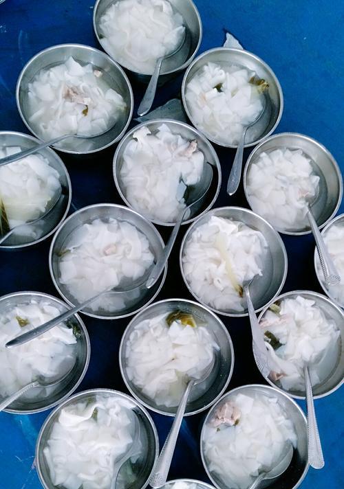 咸鸭蛋清火腿肠白米饭粥怎么做？步骤和技巧是什么？