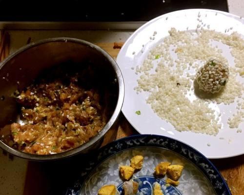 咸鸭蛋糯米饭怎么做？步骤和技巧有哪些？