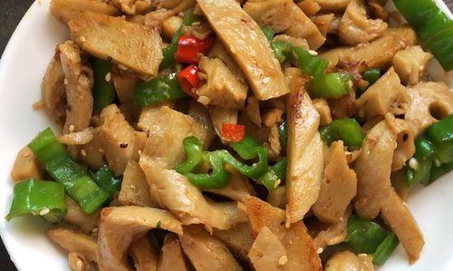 咸鸭蛋白炒青椒怎么做？步骤和技巧是什么？