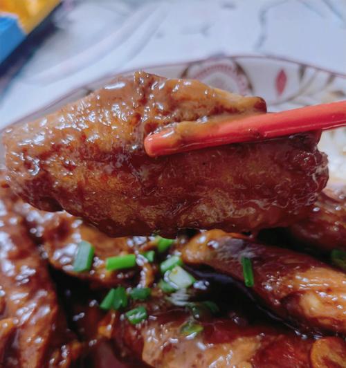 咸香鸡翅的做法是什么？如何在家轻松制作？