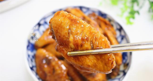 咸香鸡翅的做法是什么？如何在家轻松制作？
