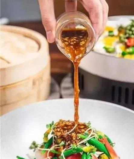 咸水鸡凉拌小黄瓜怎么做？步骤和技巧有哪些？