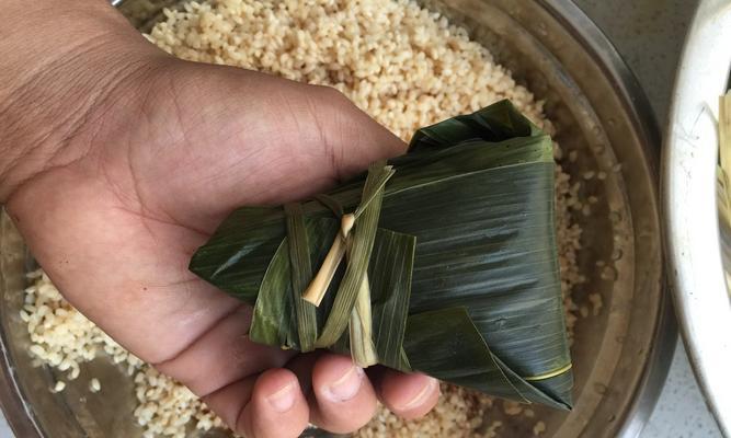 咸肉粽的做法是什么？如何在家自制美味的咸肉粽？