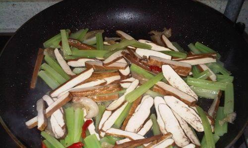 咸肉蒸白豆腐干怎么做？步骤和技巧有哪些？