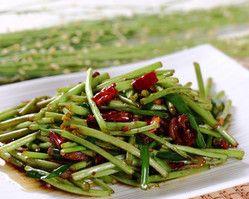 咸肉丝炒藜蒿怎么做？步骤和技巧有哪些？