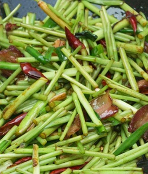 咸肉丝炒藜蒿怎么做？步骤和技巧有哪些？