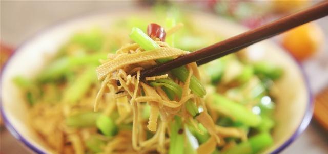 咸肉芹菜炒干丝怎么做？步骤和技巧是什么？