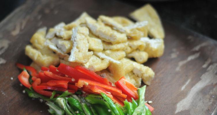 咸肉泡菜炒豆腐怎么做？步骤和技巧有哪些？