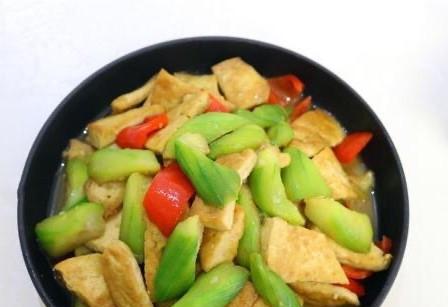 咸肉泡菜炒豆腐怎么做？步骤和技巧有哪些？