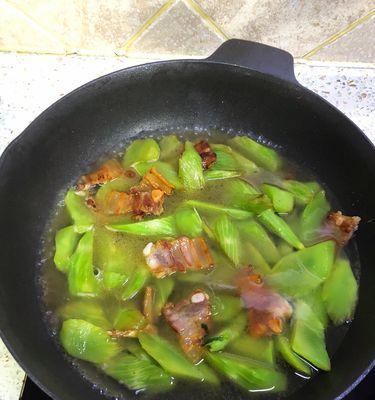 咸肉炖鲜笋怎么做？步骤和技巧是什么？